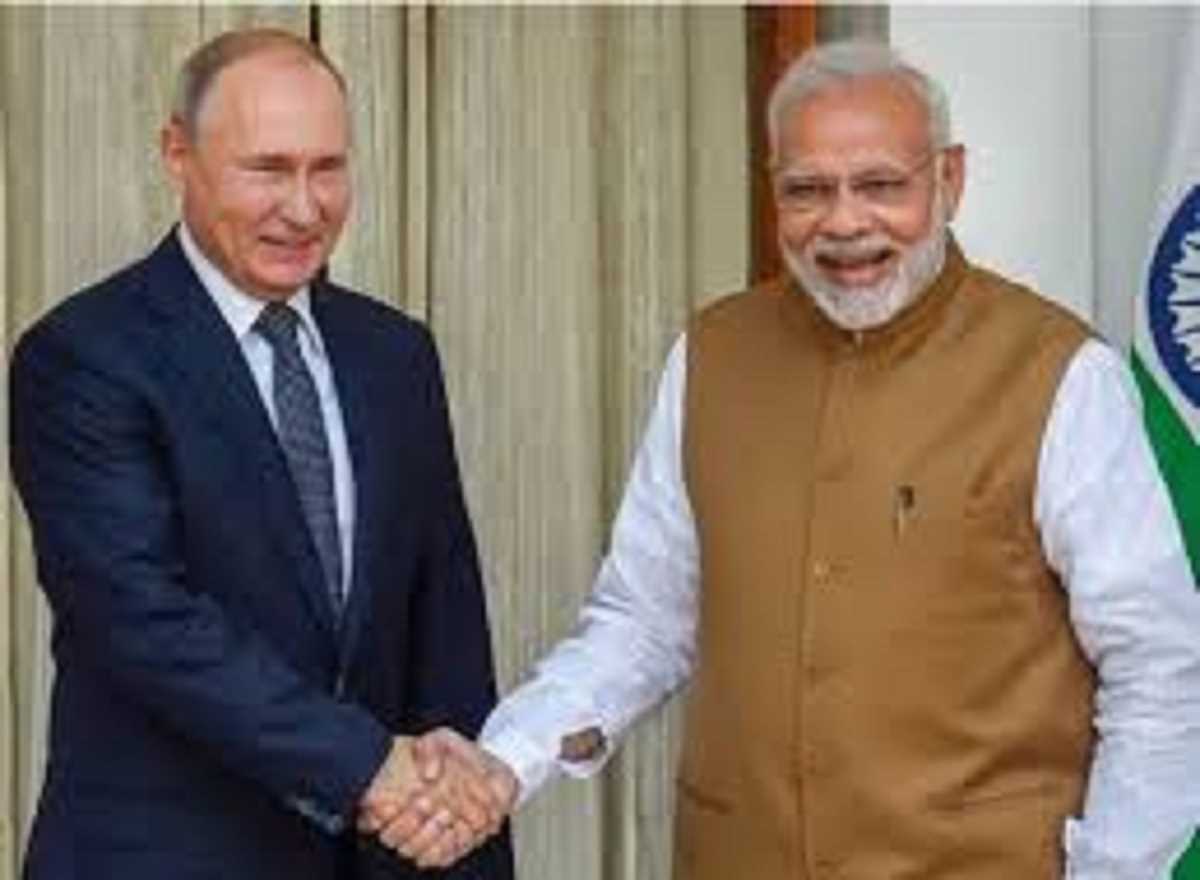 भारत-रूस दौरे के बीच मोदी-पुतिन की दो दशक पुरानी फोटो सोशल मीडिया पर छाई